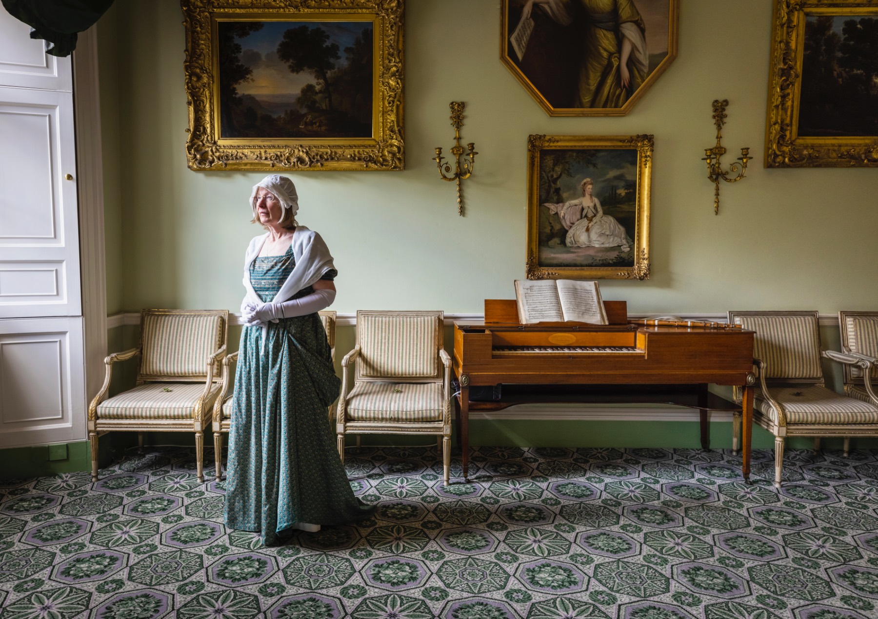 Lady in the drawing room of the Georgian House