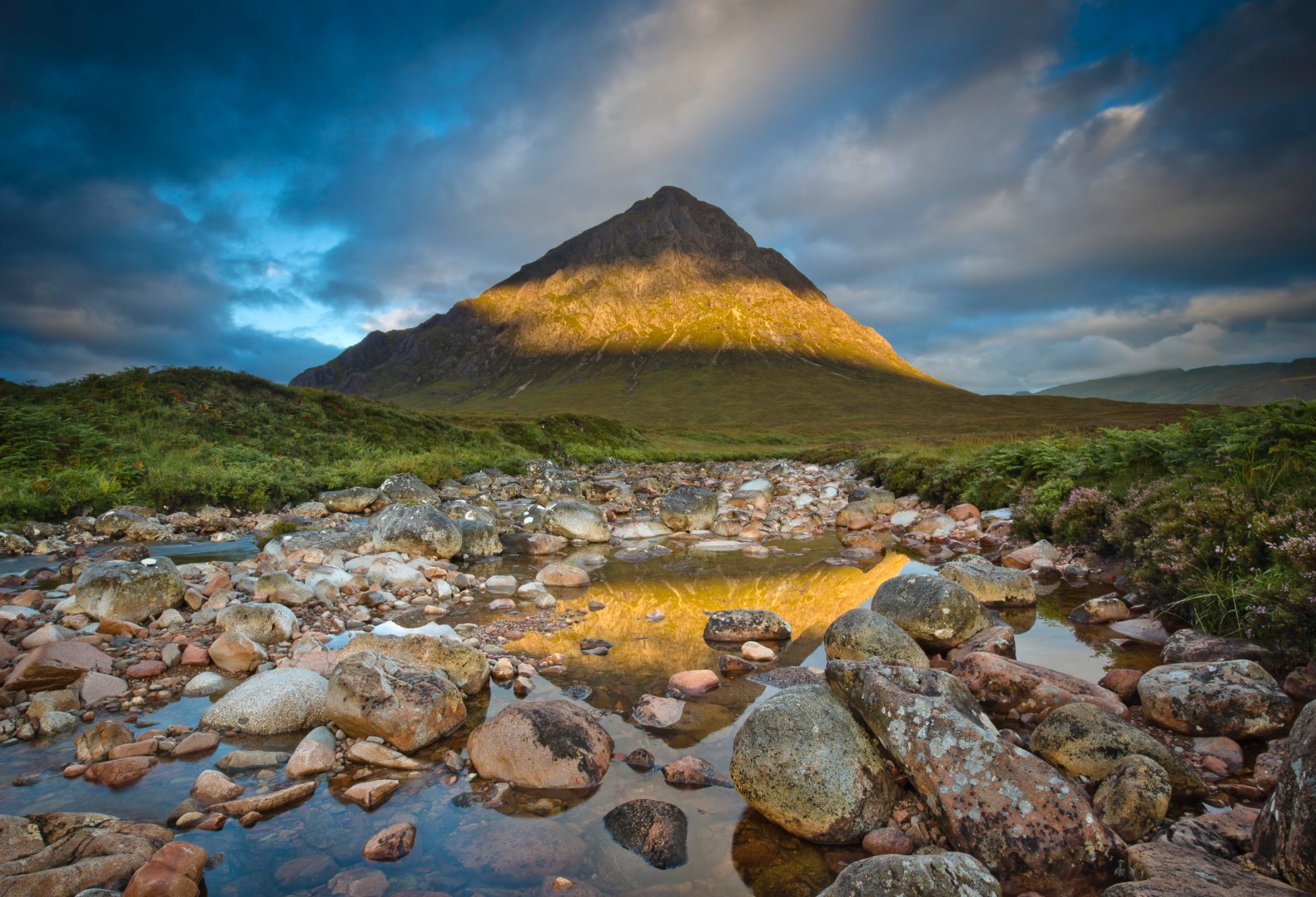 Stob Dearg mountain at sunrise